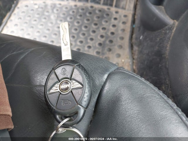 2006 MINI COOPER S WMWRE33556TJ37036 Photo 10