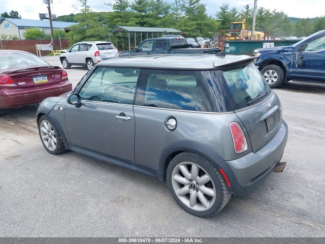 2006 MINI COOPER S WMWRE33556TJ37036 Photo 2