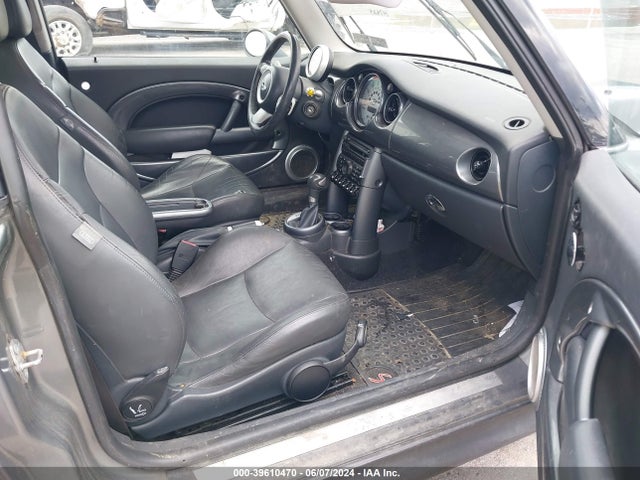2006 MINI COOPER S WMWRE33556TJ37036 Photo 4