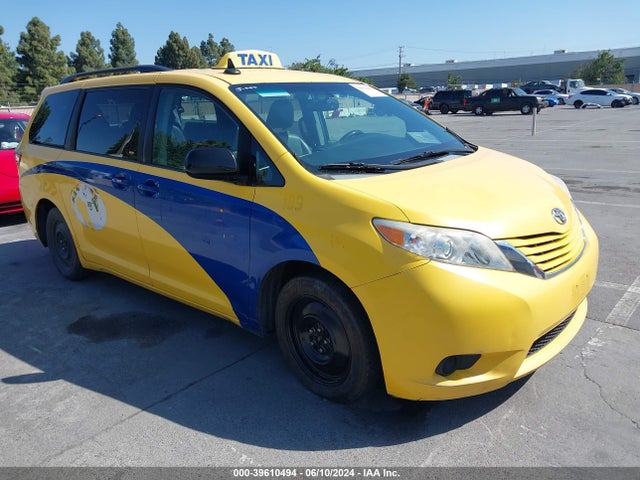 Toyota Sienna Le 8 Passenger 2015 5TDKK3DC5FS664986 главное изображение