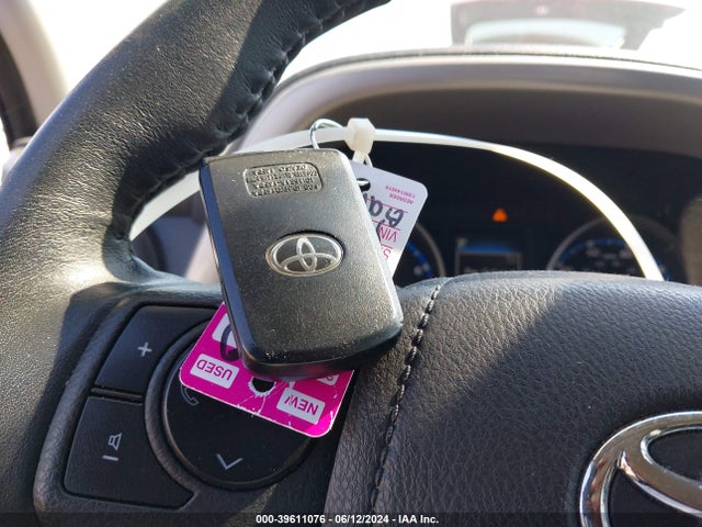 Toyota Rav4 Xle 2017 2T3WFREV8HW400090 Image 11