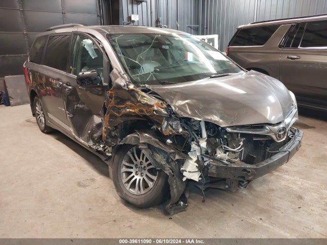 Toyota Sienna Xle 8 Passenger 2018 5TDYZ3DC0JS931370 головне зображення