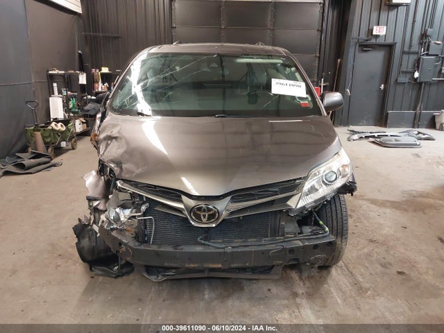 Toyota Sienna Xle 8 Passenger 2018 5TDYZ3DC0JS931370 Image 12