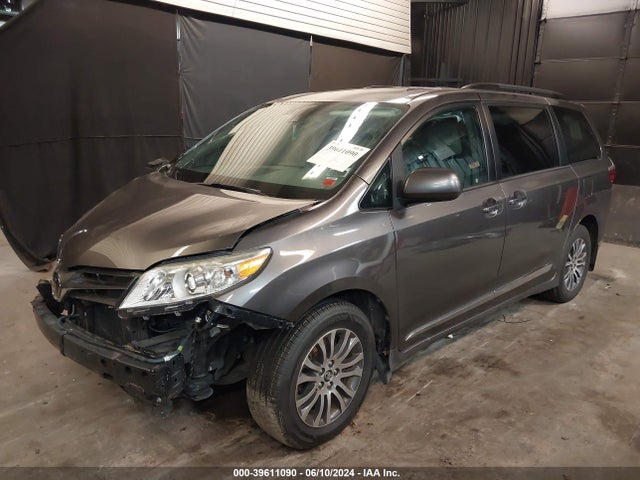 Toyota Sienna Xle 8 Passenger 2018 5TDYZ3DC0JS931370 Image 2