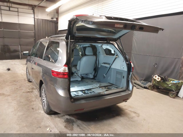 Toyota Sienna Xle 8 Passenger 2018 5TDYZ3DC0JS931370 Image 3