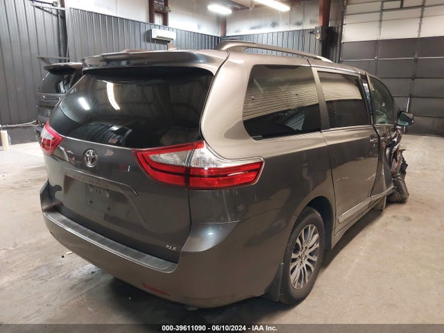 Toyota Sienna Xle 8 Passenger 2018 5TDYZ3DC0JS931370 Image 4