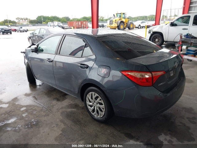Toyota COROLLA LE 2018 5YFBURHE2JP796579 Image 3