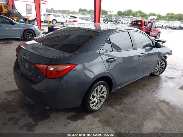 Toyota COROLLA LE 2018 5YFBURHE2JP796579 Image 4
