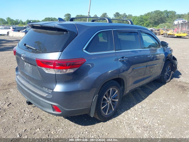Toyota Highlander Xle 2018 5TDJZRFH2JS860461 Image 4