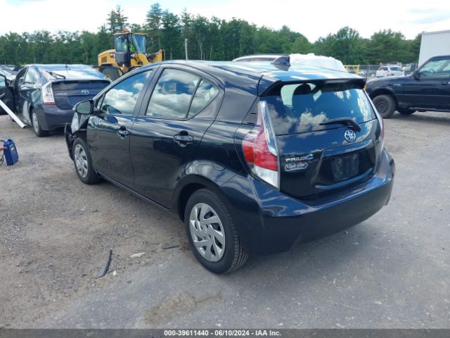 JTDKDTB30F1576132 Toyota Prius C One