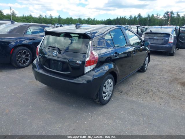 JTDKDTB30F1576132 Toyota Prius C One