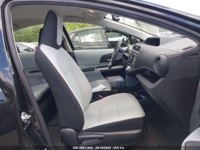 JTDKDTB30F1576132 Toyota Prius C One