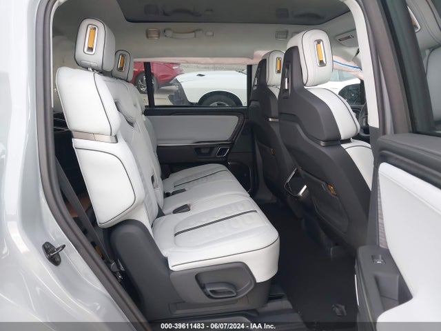 Rivian R1s Launch Edition 2023 7PDSGABL8PN006734 Image 8