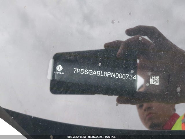 Rivian R1s Launch Edition 2023 7PDSGABL8PN006734 Image 9
