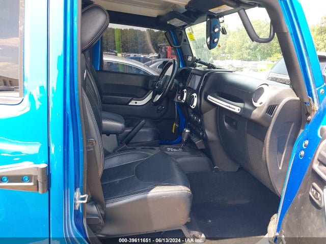 1C4BJWEG3EL168283 Jeep Wrangler Unlimited Polar Edition