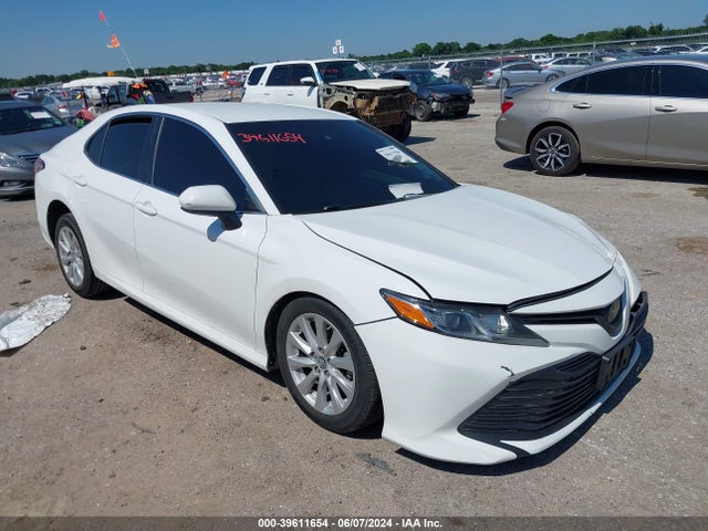 Toyota CAMRY LE 2018 4T1B11HK3JU589746 main image