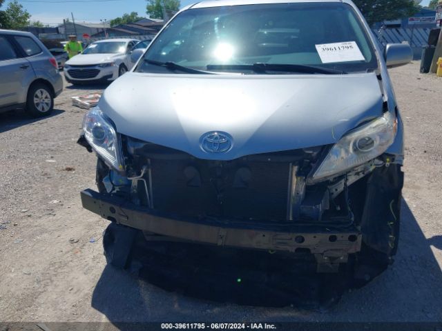 5TDYZ3DCXHS772710 Toyota Sienna Xle Premium 8 Passenger