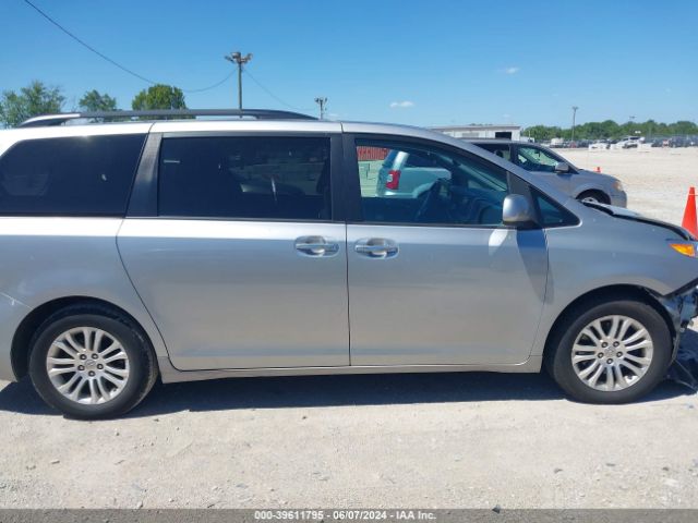 5TDYZ3DCXHS772710 Toyota Sienna Xle Premium 8 Passenger