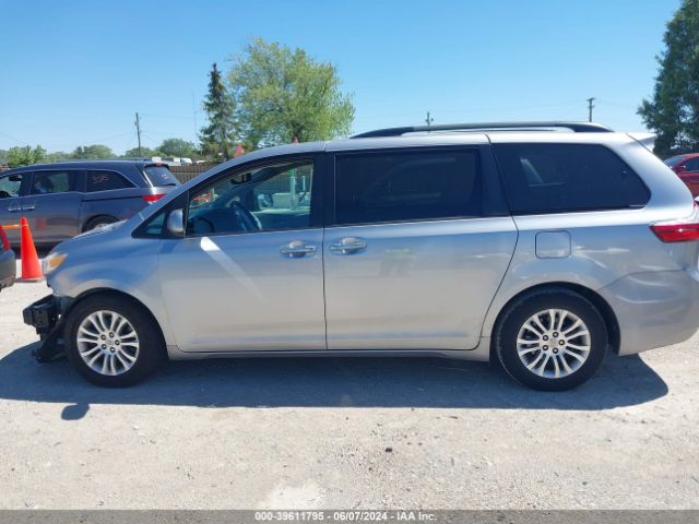5TDYZ3DCXHS772710 Toyota Sienna Xle Premium 8 Passenger