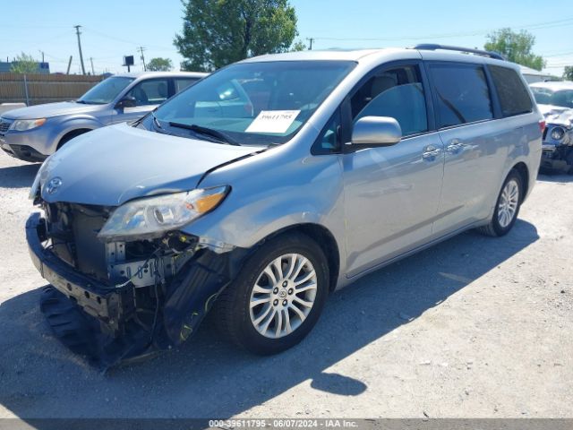 5TDYZ3DCXHS772710 Toyota Sienna Xle Premium 8 Passenger