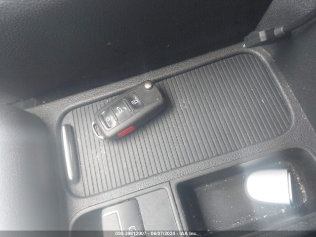WVGBV7AX7FW105795 Volkswagen TIGUAN SE