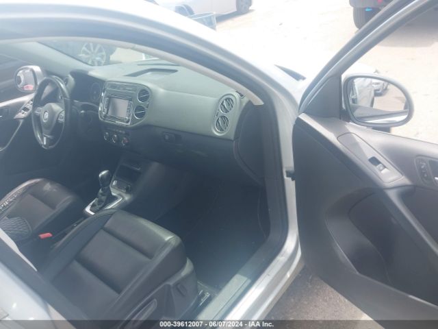 WVGBV7AX7FW105795 Volkswagen TIGUAN SE