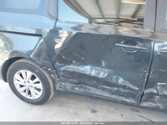 KNDMB5C16H6249327 KIA SEDONA LX