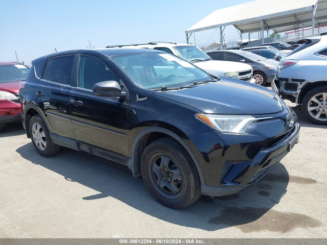 Toyota RAV4 LE 2018 2T3ZFREV5JW429968 main image