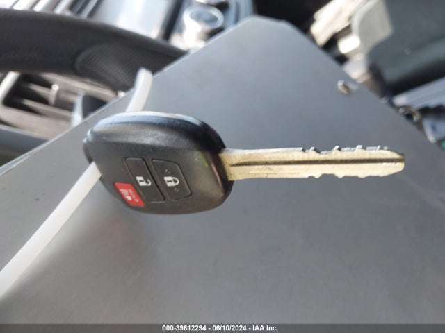 Toyota RAV4 LE 2018 2T3ZFREV5JW429968 Image 11