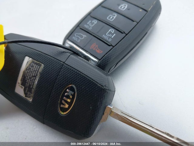 KIA SEDONA LX 2016 KNDMB5C16G6081932 Image 11