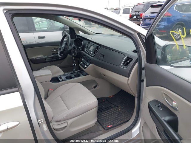 KIA SEDONA LX 2016 KNDMB5C16G6081932 Image 5