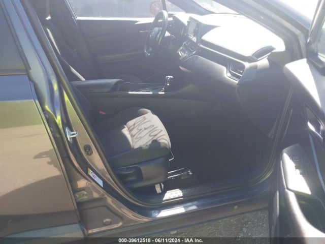NMTKHMBX3JR029069 Toyota C-hr Xle Premium