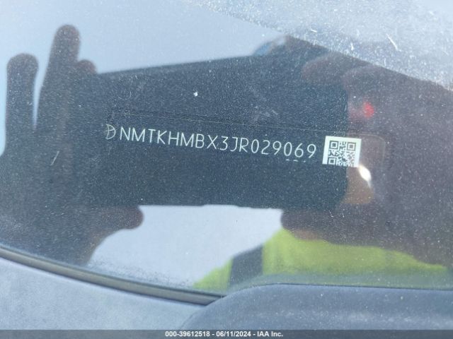 NMTKHMBX3JR029069 Toyota C-hr Xle Premium