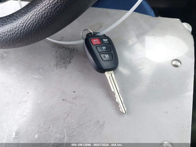 Toyota COROLLA LE 2018 5YFBURHEXJP800698 Image 11