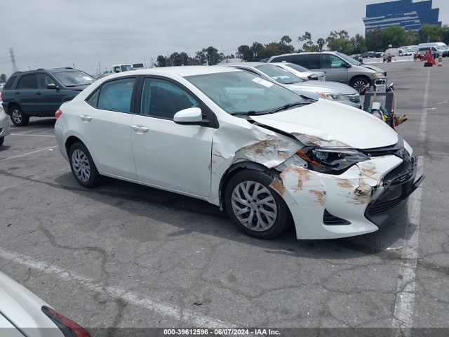 Toyota COROLLA LE 2018 5YFBURHEXJP800698 Image 13