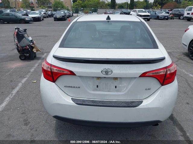 Toyota COROLLA LE 2018 5YFBURHEXJP800698 Image 16