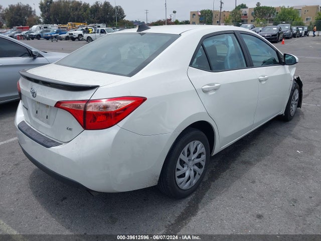 Toyota COROLLA LE 2018 5YFBURHEXJP800698 Image 4