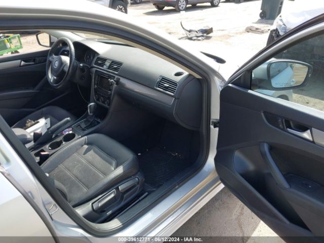 1VWAT7A35FC118921 Volkswagen Passat 1.8t Limited Edition