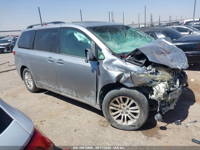 Toyota Sienna Xle 8 Passenger 2017 5TDYZ3DC0HS813958 zdjęcie główne
