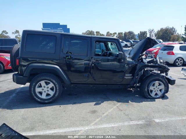 1C4BJWDGXHL733716 Jeep Wrangler Unlimited Sport 4x4