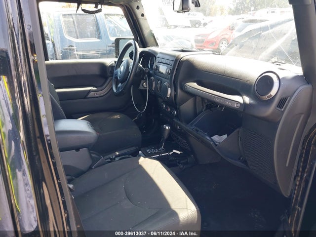 1C4BJWDGXHL733716 Jeep Wrangler Unlimited Sport 4x4