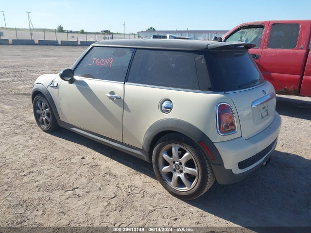 2010 MINI COOPER S WMWMF7C50ATW88465 Photo 2