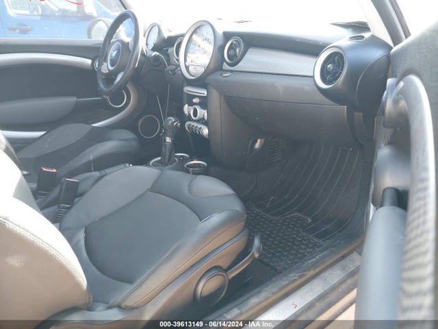 2010 MINI COOPER S WMWMF7C50ATW88465 Photo 4