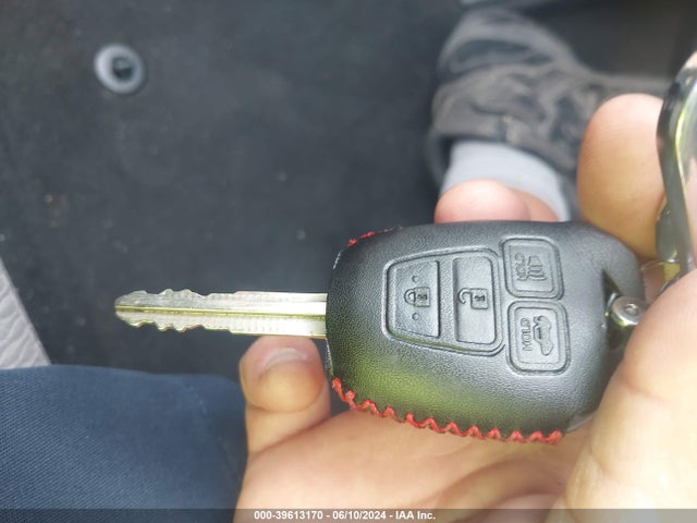 Toyota COROLLA LE 2018 2T1BURHE5JC992130 Image 11