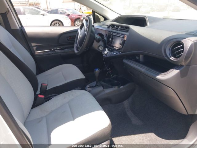 JTDKDTB38G1125550 Toyota Prius C One