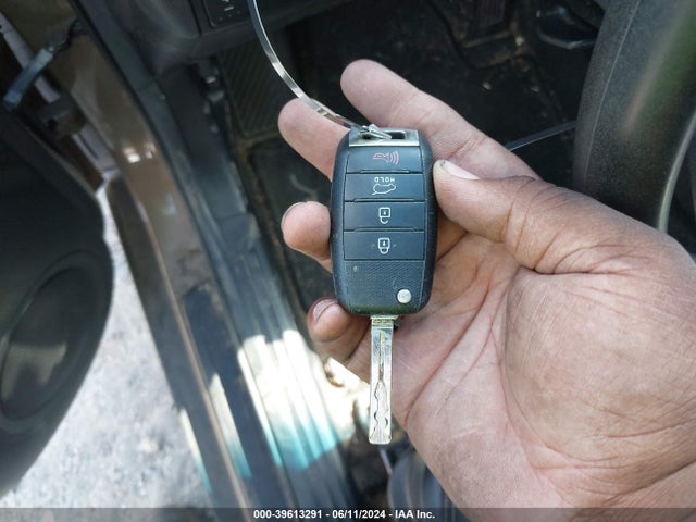 KIA SOUL + 2014 KNDJP3A53E7073616 Image 11