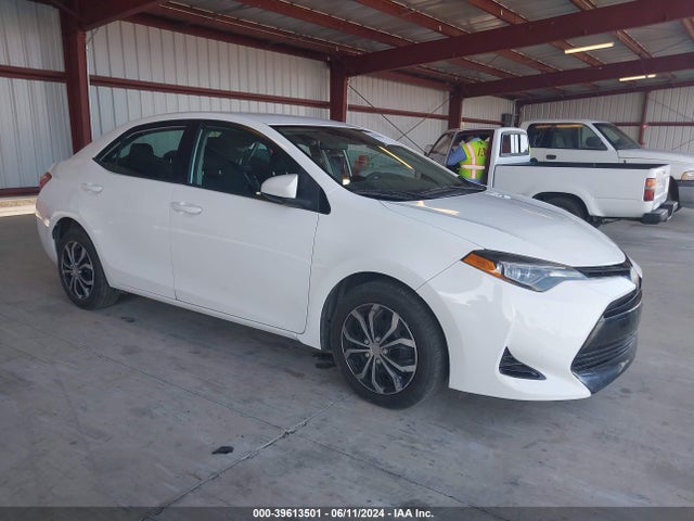 Toyota COROLLA LE 2018 2T1BURHE1JC986731 Image 1