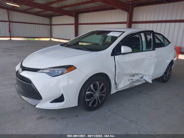 Toyota COROLLA LE 2018 2T1BURHE1JC986731 Image 2