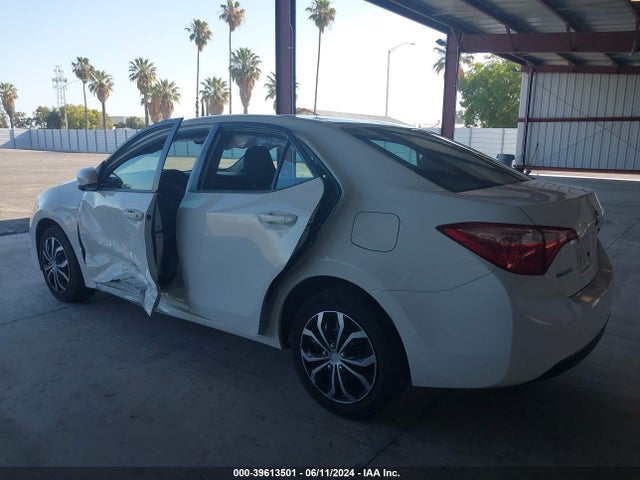 Toyota COROLLA LE 2018 2T1BURHE1JC986731 Image 3