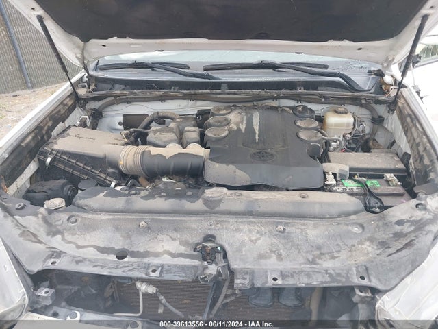 Toyota 4RUNNER SR5 2018 JTEBU5JR4J5574155 Image 10